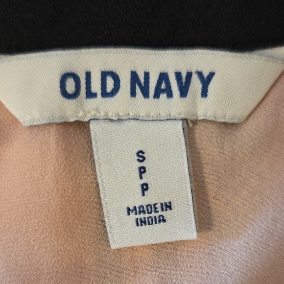 Old Navy Peach Blouse with Black Accents - Picture 4 of 4